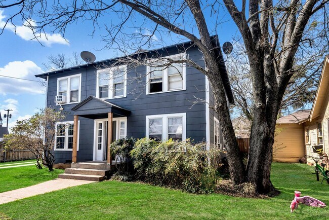 Building Photo - 305 N Robinson St
