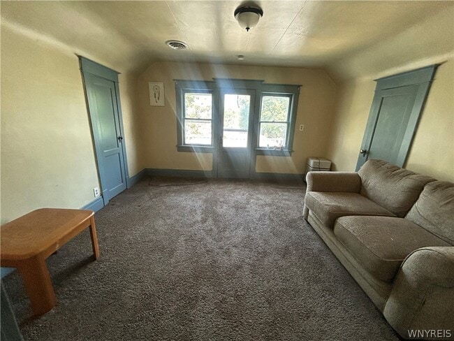 Building Photo - 142 Roesch Ave