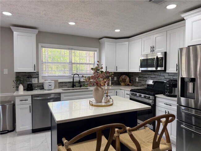 Building Photo - 934 Bay Ridge Dr