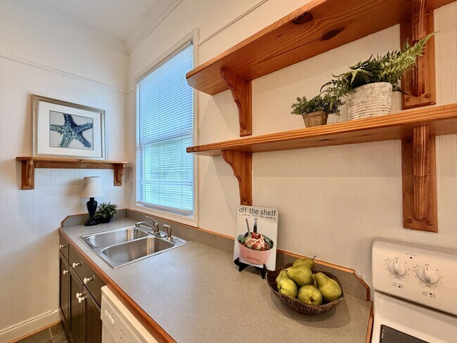 Building Photo - Recently Updated 4-Bedroom Ranch Home w/a 2 Bedroom Guest Cottage! Ready 05-01-26! Pet Friendly Home