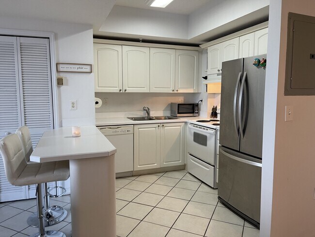 Building Photo - 3500 Coral Wy