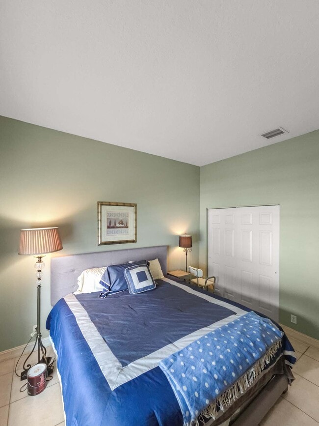 Building Photo - 5058 Glenville Dr