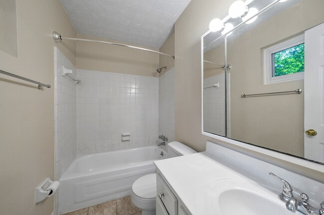 Building Photo - 170 Cedar Trce