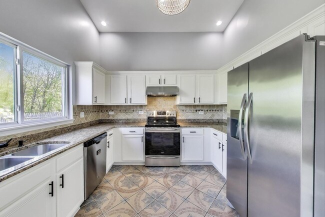 Building Photo - 1217 S Elder Ln