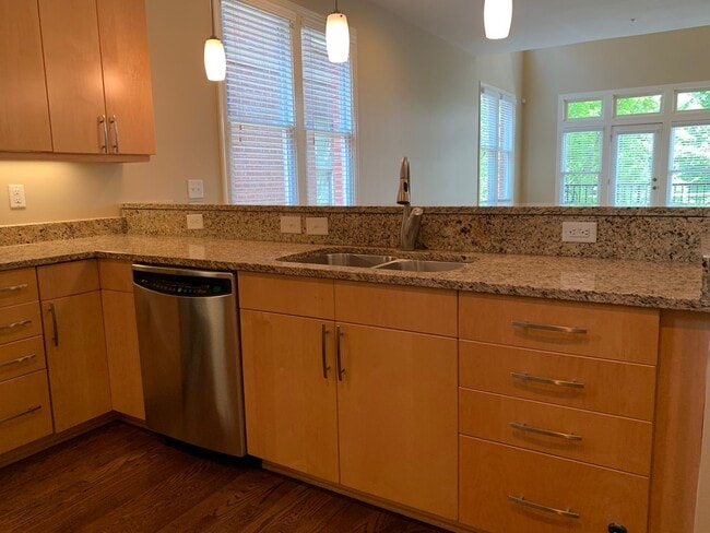 Building Photo - Stylish Germantown Townhome - Walkable Neighborhood