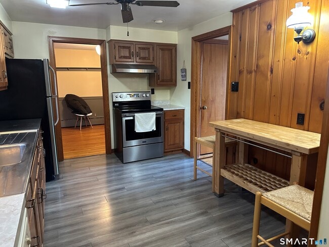 Building Photo - 989 N Farms Rd