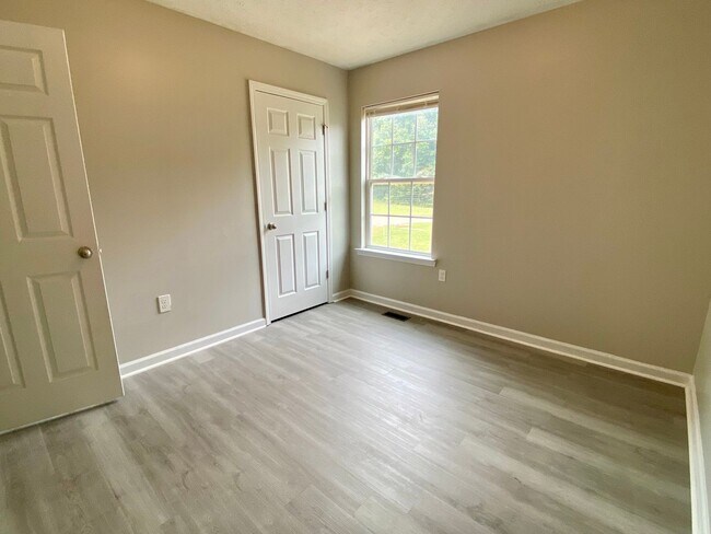 Building Photo - Dallas Rental