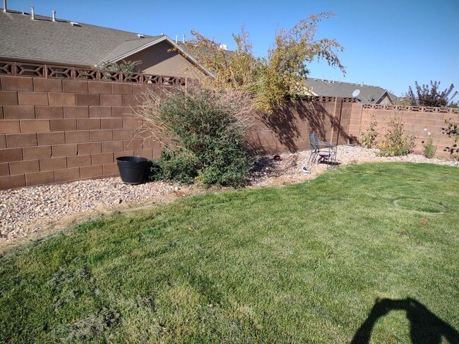 Building Photo - 3 Bedroom 2 Bathroom House