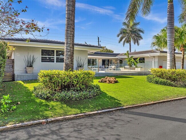 Building Photo - 840 South South Lake Drive, Hollywood, FL ...