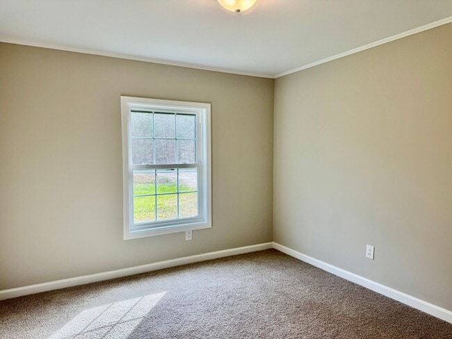 Building Photo - Lovely home and location!