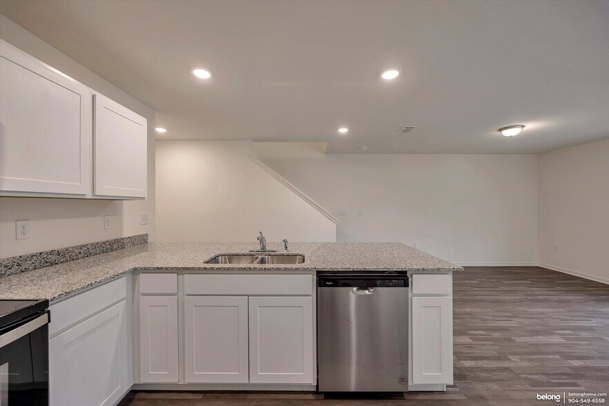 Building Photo - 45105 Red Brick Dr