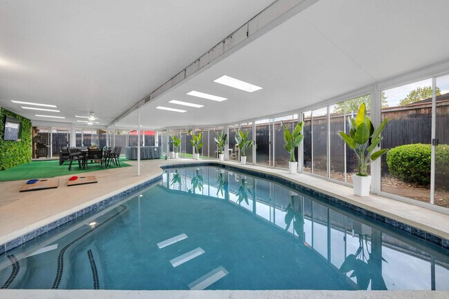 Building Photo - 1901 Cordova Bend