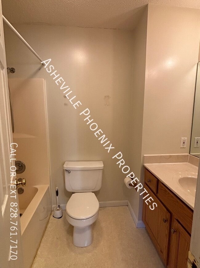 Building Photo - 22 Shackleford Dr