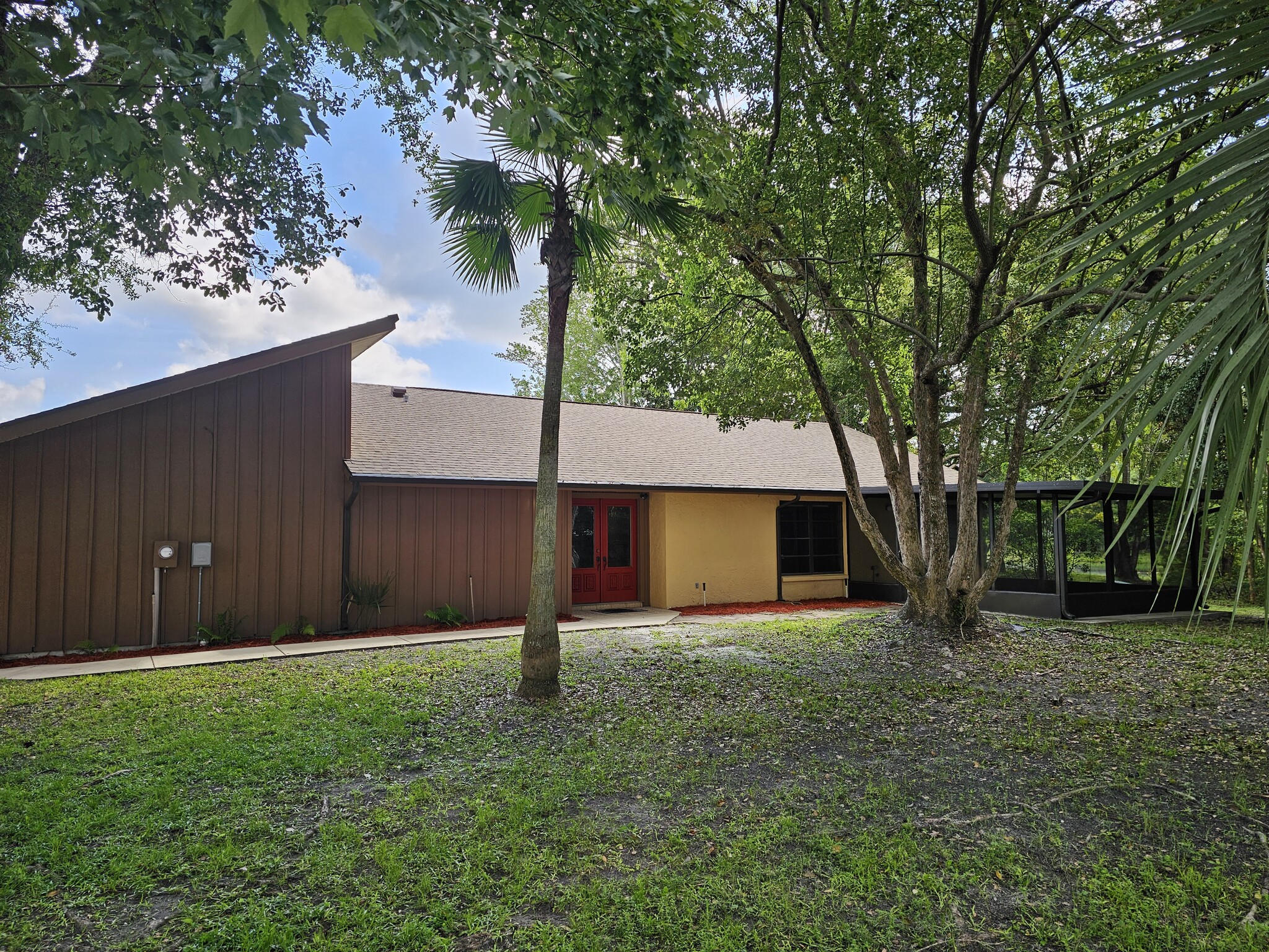 Building Photo - 51 Golfview Ct