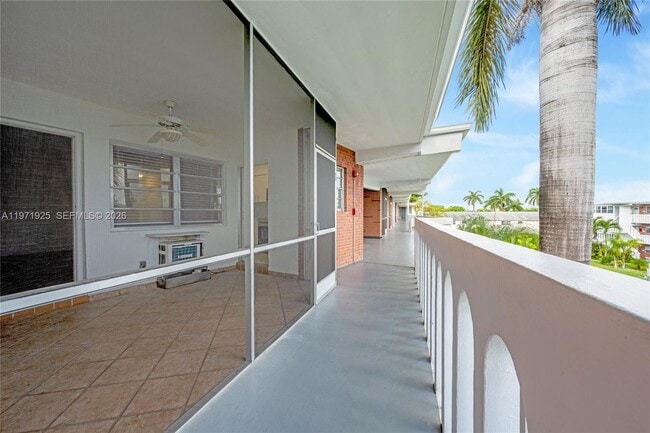 Building Photo - 141 NE 10th Ave