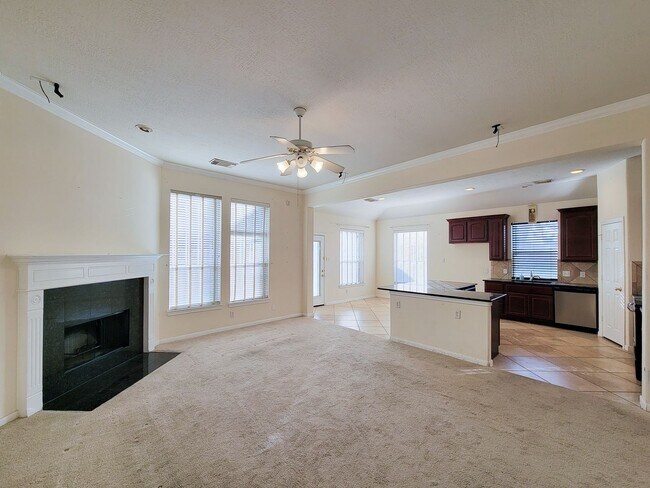 Building Photo - Fantastic looking 4 bedroom and 2 bathroom home in a great neighborhood nestled in the heart of S...
