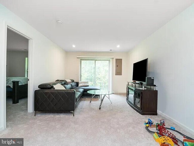 Building Photo - 3632 Chippendale Cir