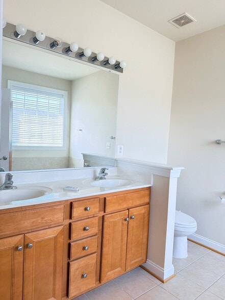 Building Photo - 15908 Mackenzie Manor Dr