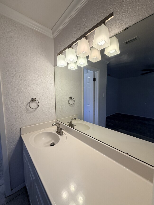 Building Photo - 7326 New Brunswick Dr