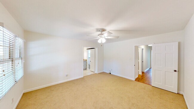 Building Photo - 6810 Rosemary Ln