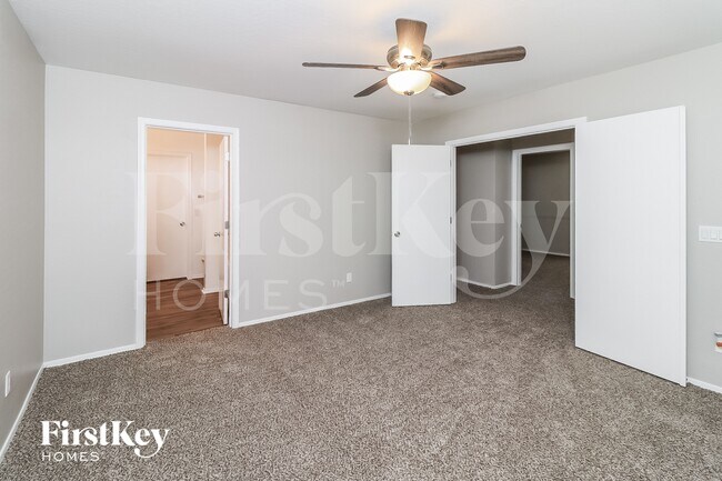 Building Photo - 10612 W Sonora St