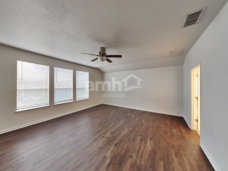 Building Photo - 10630 Buck Park