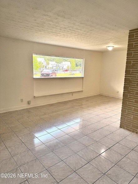 Building Photo - 2856 Beachwood Blvd