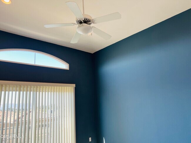 Building Photo - 5210 Premiere Hls Dr