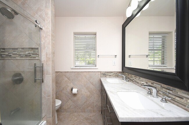 Building Photo - 13240 Trail Hollow Dr