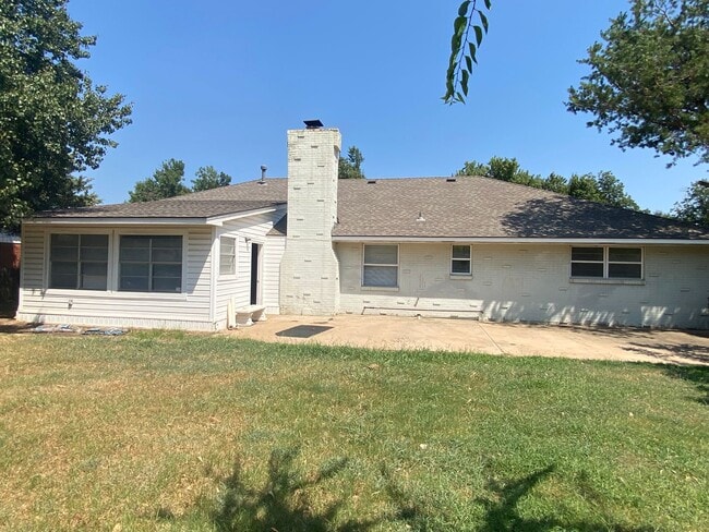 Building Photo - 3 bedroom 2.5 bath!