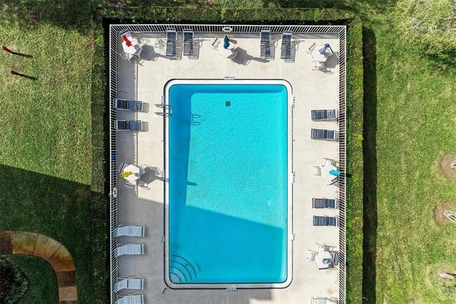 Building Photo - 4480 Fairways Blvd