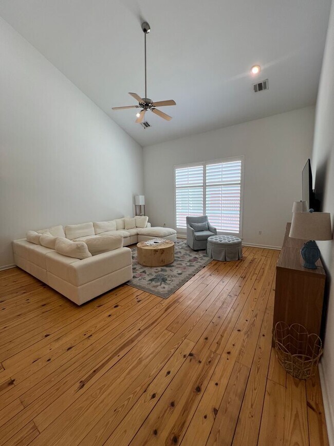 Building Photo - Spacious 3-Bedroom Home for Rent!