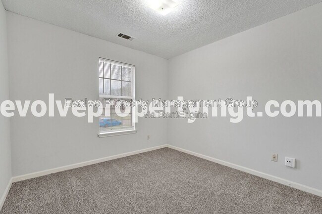Building Photo - 3823 Twin Valley Cove