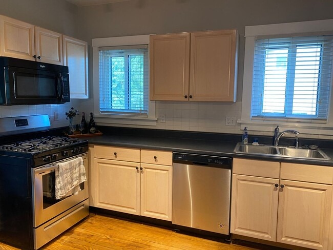 Building Photo - Beautiful Renovation in the Desirable South Hampton Neighborhood