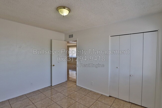Building Photo - 859 W Ray Rd