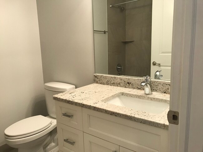 Building Photo - 1609 W Warren Blvd