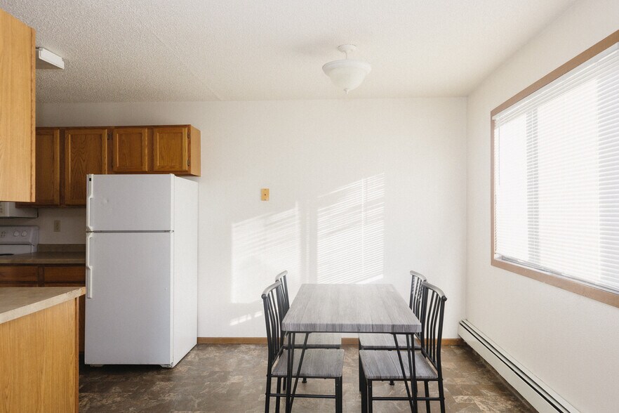 Building Photo - 1515 14th Ave E