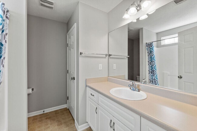 Building Photo - 110 Fox Haven Dr