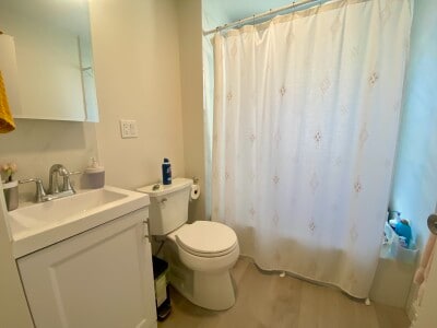 Building Photo - 100 W Adams St