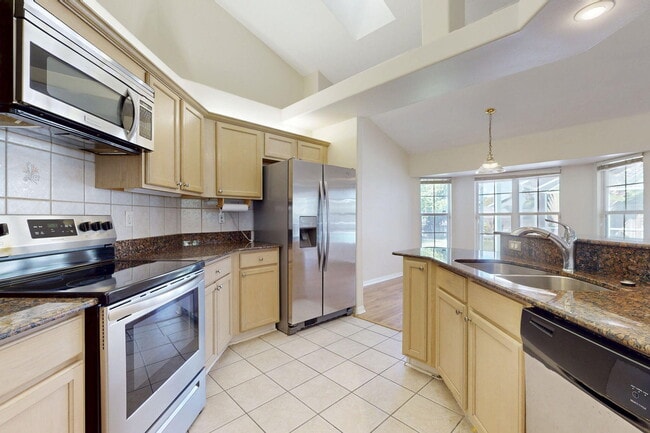 Building Photo - 967 SE Browning Ave