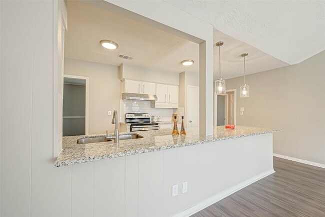 Building Photo - 910 Redway Ln