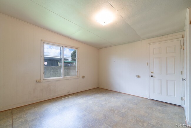 Building Photo - 1BR 2BA (One Bath is ADA ACCESSIBLE) W/2 A...