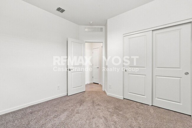 Building Photo - 2689 E Santa Ynez Dr