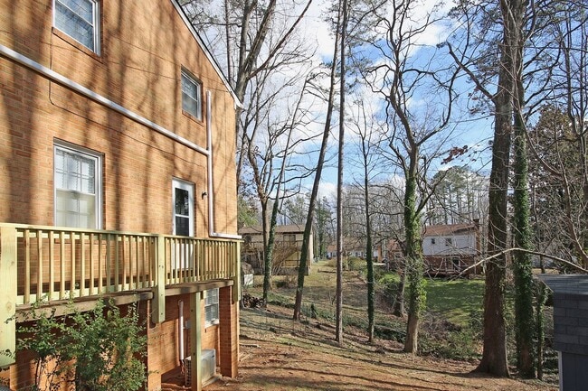 Building Photo - Nicely Updated Duplex Near UVA Medical Center