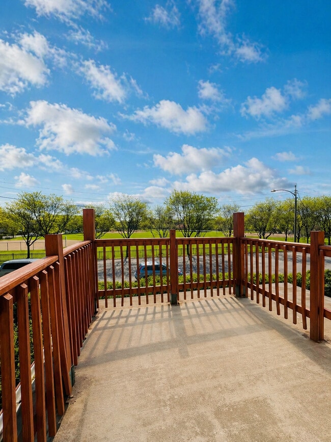 Building Photo - 6601 N Sioux Ave