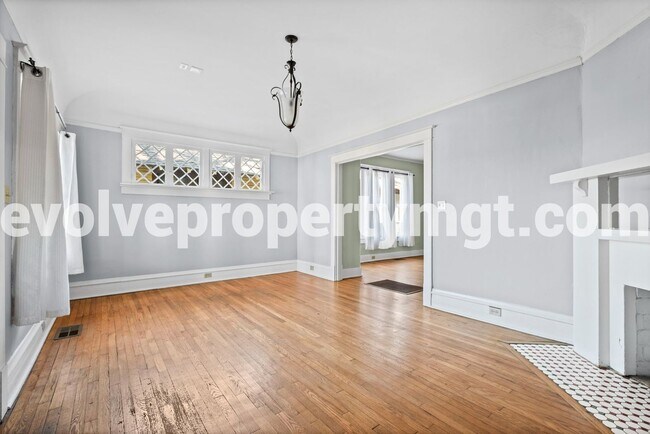 Building Photo - 246 N Watkins St