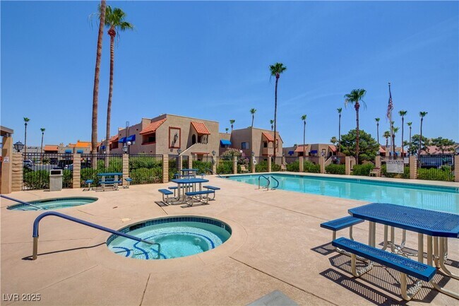 Building Photo - 4150 Sanderling Cir