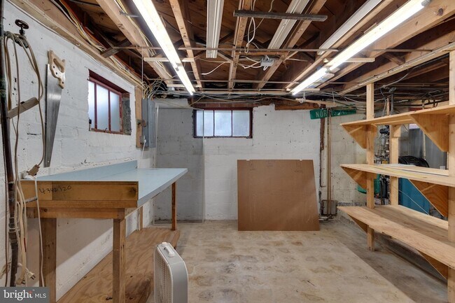 Building Photo - 2508 Davis Ave