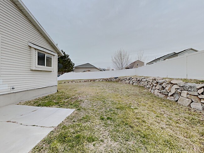 Building Photo - 3721 Lake Vista Dr