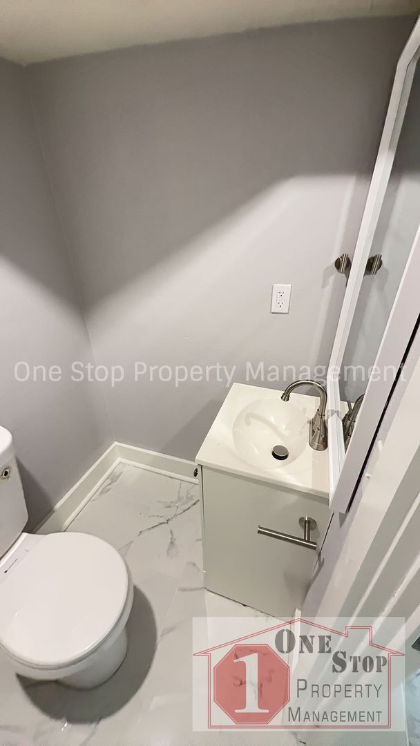 Building Photo - Welcome Home to this 3 Bedroom, 2 Bathroom...